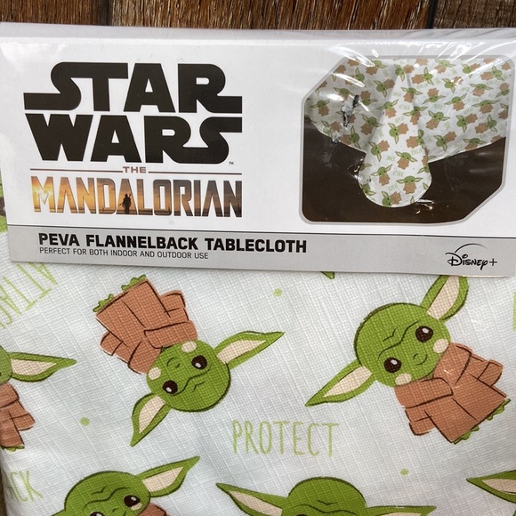 Star Wars Mandalorian Baby Yoda 70 Inch Round Vinyl Table Cloth New - Picture 3 of 7